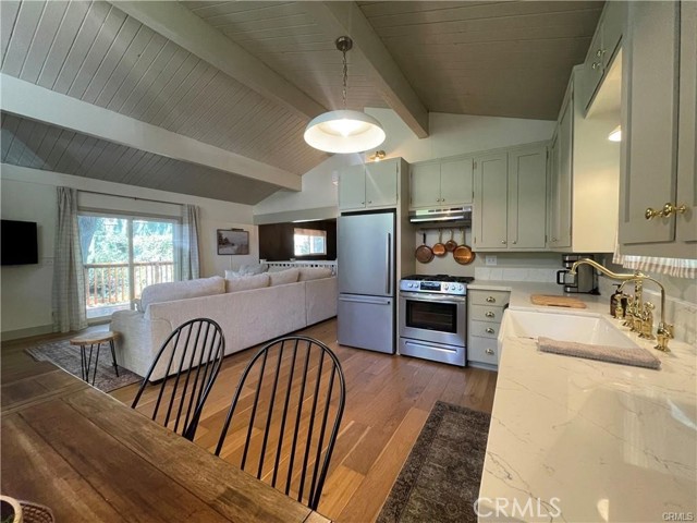 938 Balfrin Drive, Crestline CA: https://media.crmls.org/medias/d6399a96-be69-414e-af4c-5269e301f987.jpg