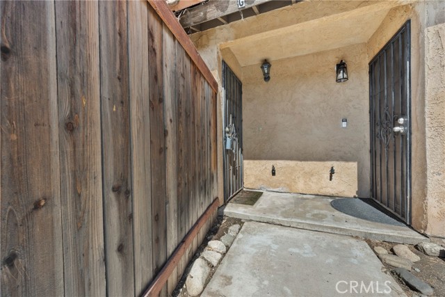 Detail Gallery Image 35 of 38 For 16590 Terrace Ln #G,  Fontana,  CA 92335 - 3 Beds | 2/1 Baths