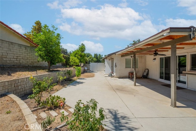 19941 Hiawatha Street, Chatsworth CA: https://media.crmls.org/medias/d63a7f49-9c01-4f4d-999c-e1f3f52a2289.jpg