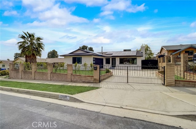 13657 Mindora Avenue photo 3