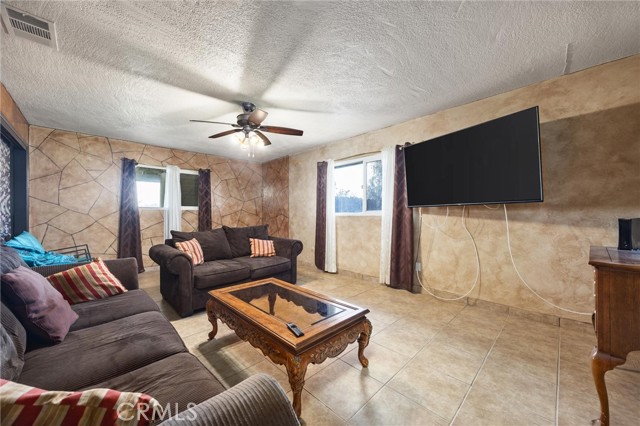 7519 Man O War Street, Bakersfield CA: https://media.crmls.org/medias/d63e6c5d-9505-45f5-b8af-043126cabeb6.jpg