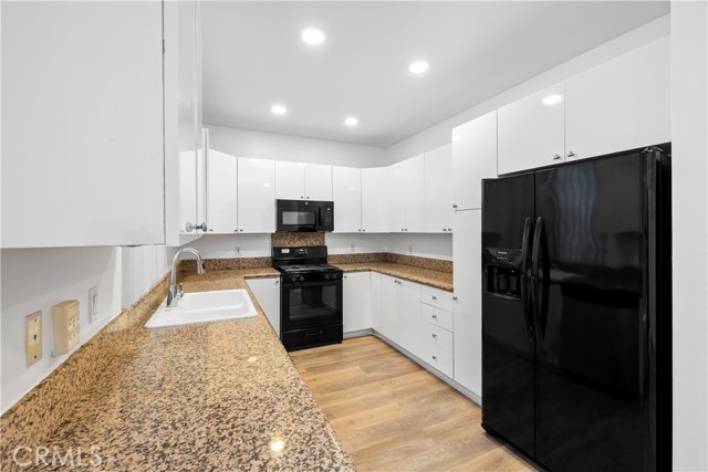 Detail Gallery Image 28 of 39 For 4845 Elmwood #C,  Los Angeles,  CA 90004 - 3 Beds | 3 Baths