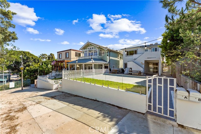 400 17th Street, Manhattan Beach, California 90266, 4 Bedrooms Bedrooms, ,2 BathroomsBathrooms,Residential,For Sale,17th,PW24197344
