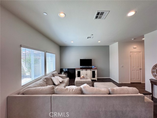 Detail Gallery Image 10 of 51 For 24325 Bay Laurel Ave, Murrieta,  CA 92562 - 3 Beds | 2/1 Baths