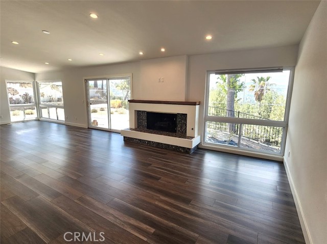 Detail Gallery Image 4 of 19 For 22808 Gershwin Dr, Woodland Hills,  CA 91364 - 4 Beds | 3 Baths