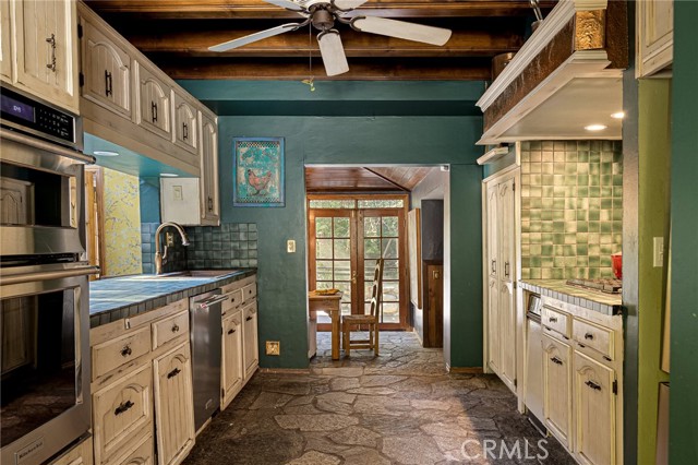 969 Oak Drive, Crestline CA: https://media.crmls.org/medias/d63fcdc9-15a3-4151-9bd3-133be8c12a54.jpg