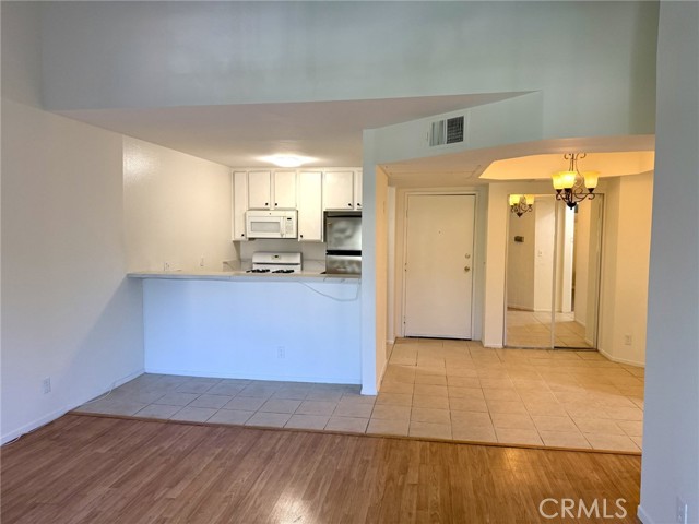 7640 Oso Avenue, Winnetka CA: https://media.crmls.org/medias/d63fdbed-7012-40ab-8ec6-2f6cca4c6b48.jpg