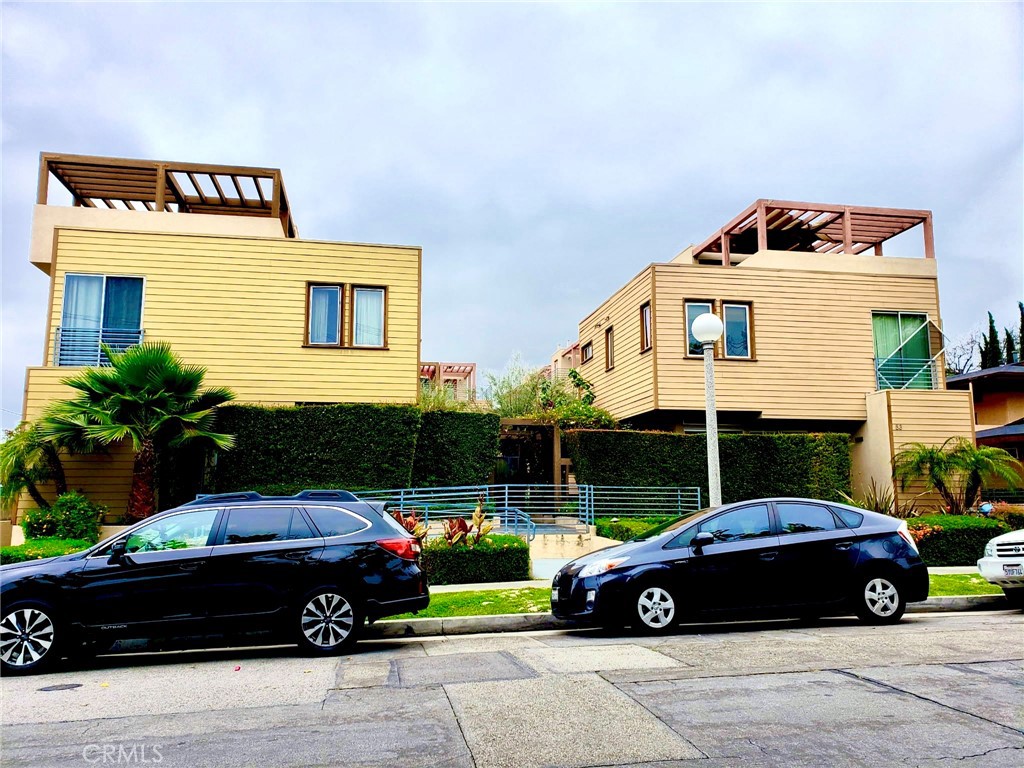 41 N Oak Avenue #1