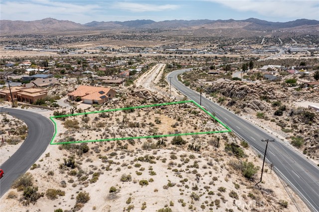 57333 Buena Suerte Road, Yucca Valley CA: https://media.crmls.org/medias/d6402293-b5c5-4c95-8e3f-67e89fa04caf.jpg