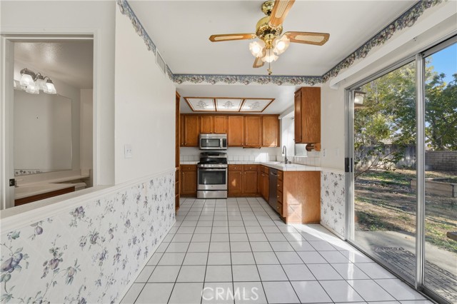 Detail Gallery Image 16 of 43 For 39364 Harvard, Palmdale,  CA 93551 - 4 Beds | 3 Baths