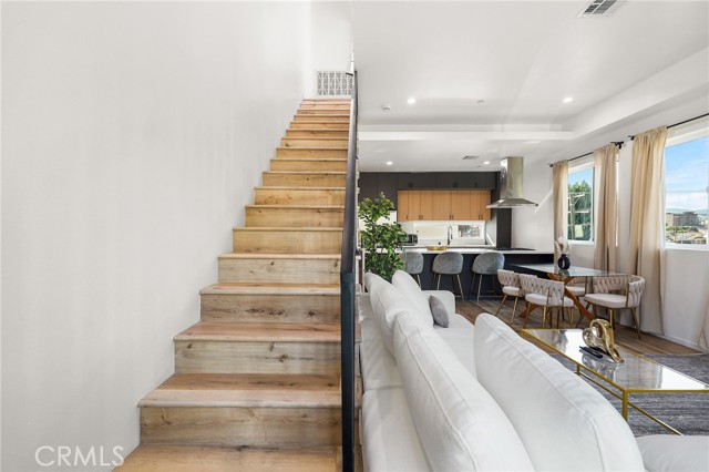 Detail Gallery Image 19 of 24 For 119 S Coroando St #1/2,  Los Angeles,  CA 90057 - 3 Beds | 2 Baths