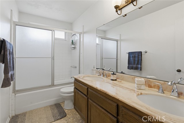 Detail Gallery Image 26 of 42 For 22963 Collins St, Woodland Hills,  CA 91367 - 5 Beds | 3 Baths