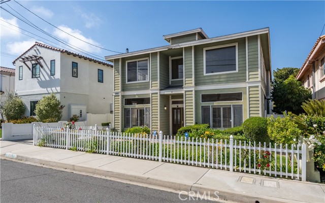 Detail Gallery Image 1 of 20 For 2005 Gates Ave a,  Redondo Beach,  CA 90278 - 4 Beds | 3/1 Baths