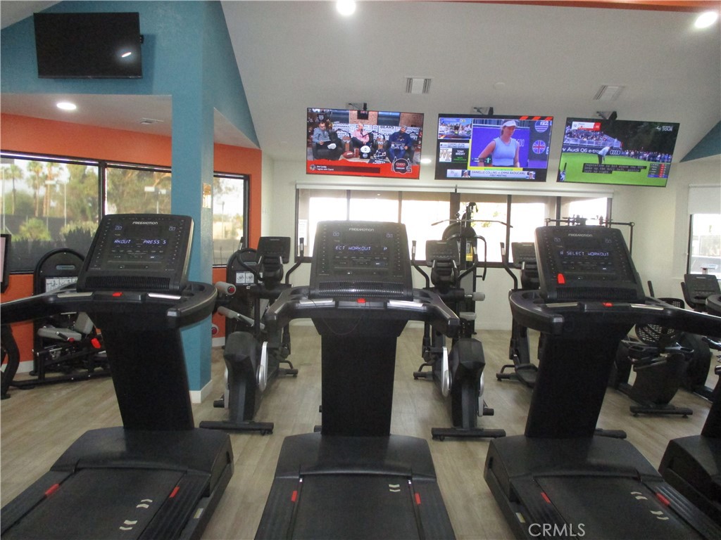 https://media.crmls.org/medias/d641983e-9068-4906-829b-b619394cccfd.jpg?preset=X-Large