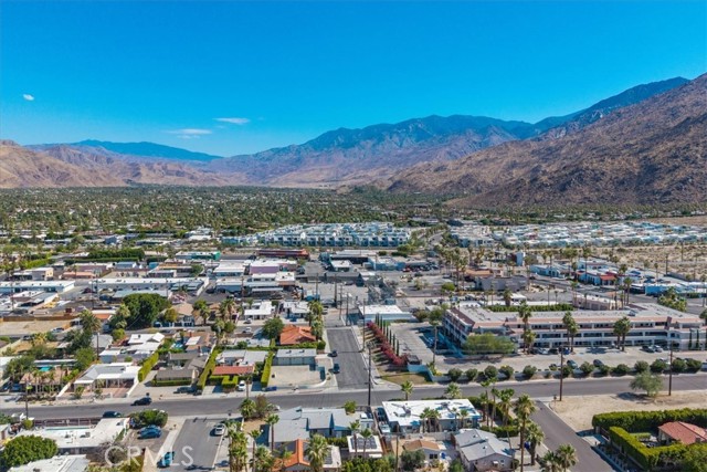 595 S Calle Santa Rosa, Palm Springs CA: https://media.crmls.org/medias/d641c962-f287-440d-9562-ea8e85f4bcfa.jpg