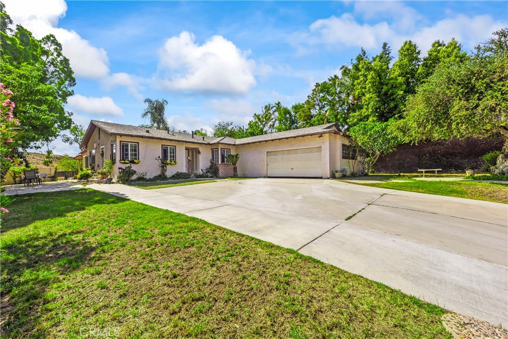 822 Corona Avenue