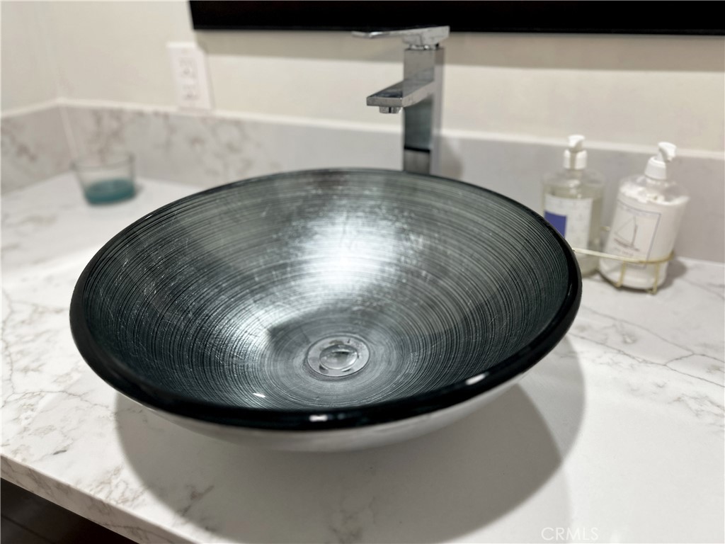 https://media.crmls.org/medias/d64341cf-d547-45f8-8ca9-dcb81284185a.jpg?preset=X-Large