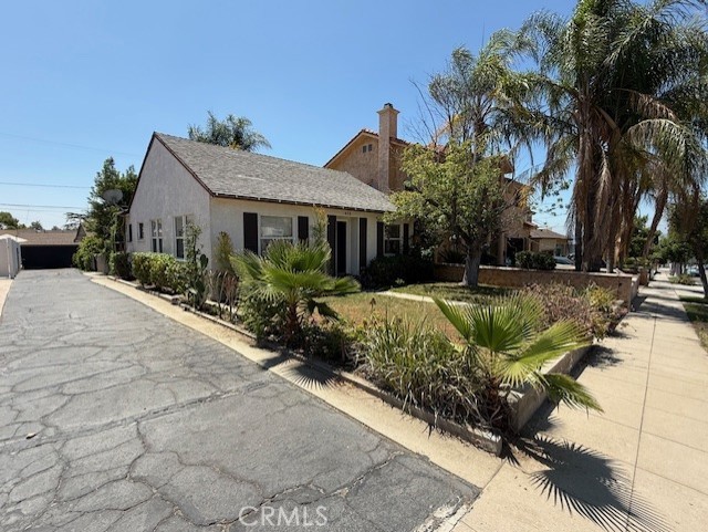 Detail Gallery Image 2 of 32 For 828 E Cypress Ave, Burbank,  CA 91501 - 3 Beds | 2 Baths
