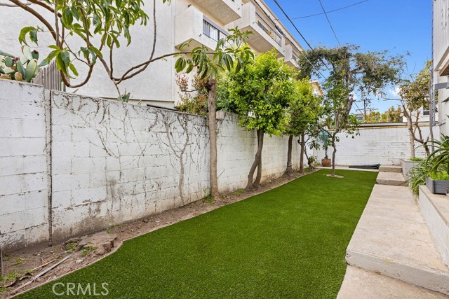 Detail Gallery Image 2 of 33 For 3727 Selby Ave a,  Los Angeles,  CA 90034 - 3 Beds | 3 Baths