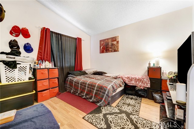 21050 Community Street, Canoga Park CA: https://media.crmls.org/medias/d645399d-3a3b-44b4-981c-836acd63a540.jpg