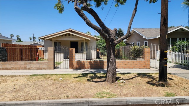 Detail Gallery Image 1 of 17 For 3431 Eucalyptus Ave, Riverside,  CA 92507 - 3 Beds | 1 Baths