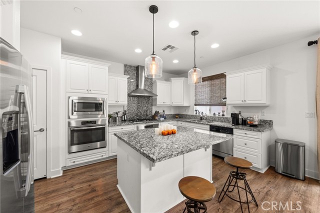 Detail Gallery Image 9 of 37 For 7056 Stratus, Corona,  CA 92880 - 4 Beds | 3 Baths