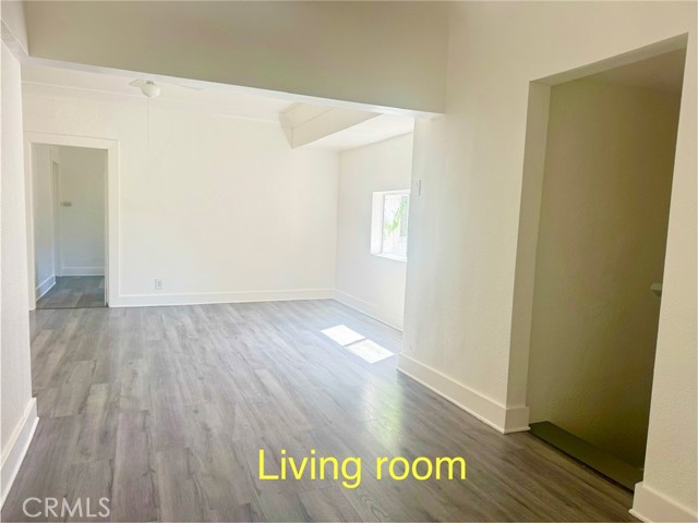 Detail Gallery Image 2 of 12 For 206 W 52nd Pl, Los Angeles,  CA 90037 - 4 Beds | 1/1 Baths