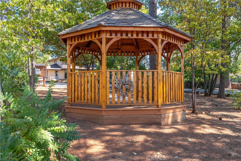 https://media.crmls.org/medias/d646e702-d796-418f-b07d-87b27612d42c.jpg?preset=X-Large