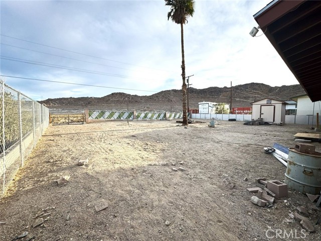 Detail Gallery Image 8 of 22 For 12145 Lakeview Dr, Trona,  CA 93562 - 3 Beds | 2 Baths