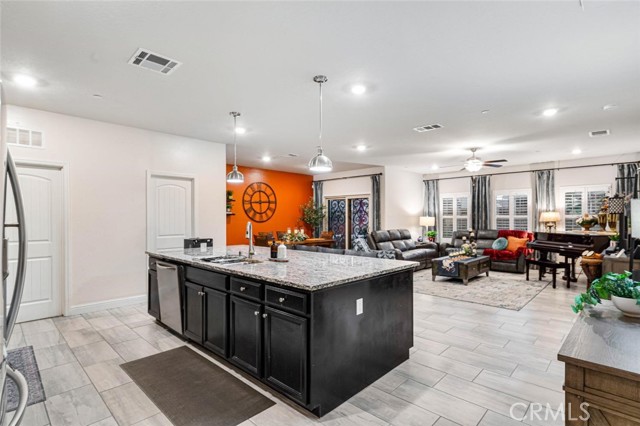 Detail Gallery Image 5 of 35 For 1553 N State, Fresno,  CA 93722 - 3 Beds | 2 Baths