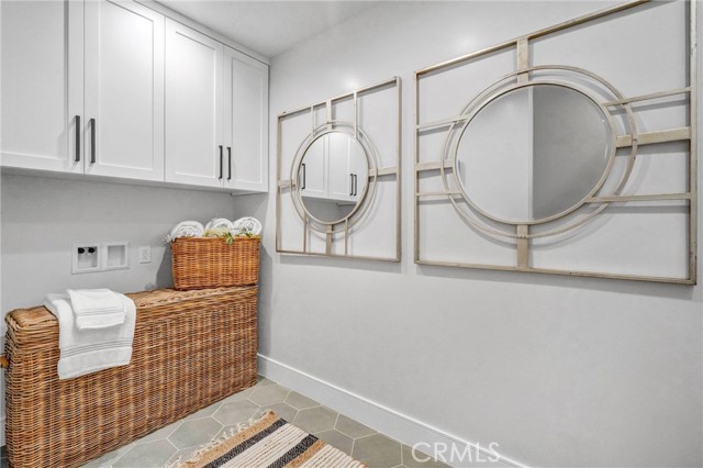 1ST LEVEL LAUNDRY ROOM