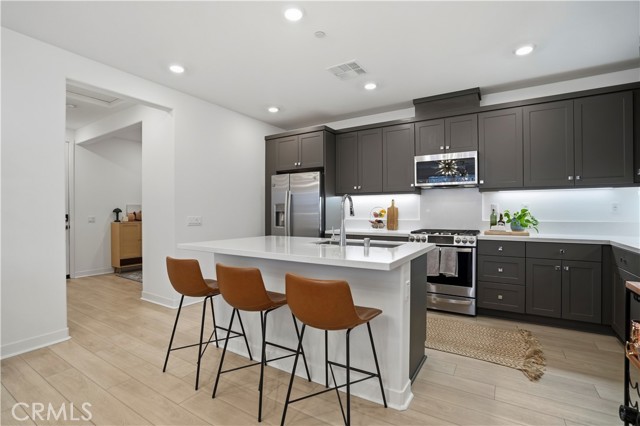 Detail Gallery Image 3 of 54 For 1200 Lasso Way #303,  Rancho Mission Viejo,  CA 92694 - 2 Beds | 2 Baths