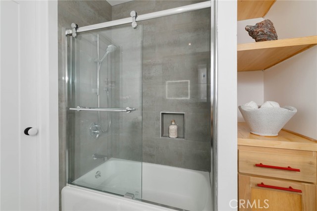 4676 Arriba Drive, Tarzana CA: https://media.crmls.org/medias/d6487e3f-a009-4d18-b768-b70f2253a687.jpg