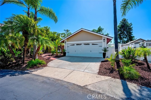 Detail Gallery Image 1 of 44 For 757 Horseshoe Cir, Vista,  CA 92081 - 3 Beds | 2 Baths
