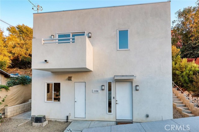 Detail Gallery Image 5 of 74 For 1106 1106 1/2 Geraghty Avenue, Los Angeles,  CA 90063 - 2 Beds | 2/2 Baths