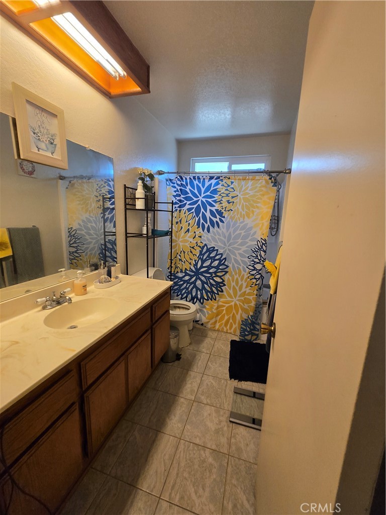 https://media.crmls.org/medias/d649b297-849e-4d98-970f-a6425e0933df.jpg?preset=X-Large