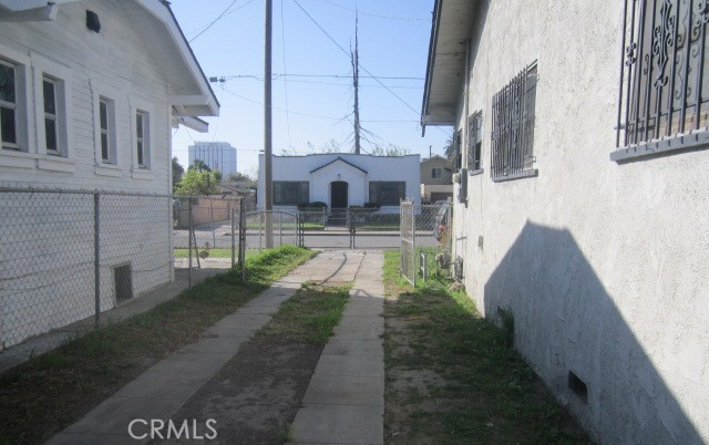 Detail Gallery Image 16 of 18 For 315 W Cedar, Compton,  CA 90220 - 2 Beds | 1 Baths