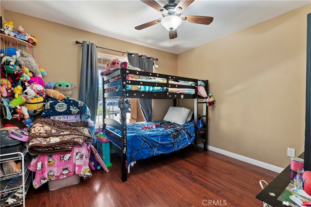 https://media.crmls.org/medias/d64a742e-5056-41b7-9c78-f051856cf266.jpg?preset=X-Large