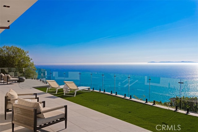 31 N Vista De Catalina, Laguna Beach CA: https://media.crmls.org/medias/d64b8996-1ff3-43a7-813c-d0d1042fccfc.jpg