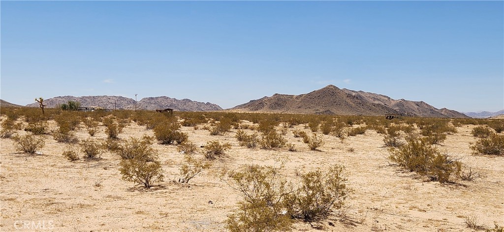 https://media.crmls.org/medias/d64ca9c6-d3e3-4997-9b5d-d9333e94ef16.jpg?preset=X-Large