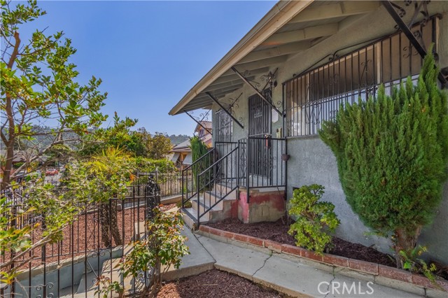 2653 Alice Street, Los Angeles CA: https://media.crmls.org/medias/d64cdfbe-aaaf-40dc-bdd2-a6bd71307668.jpg