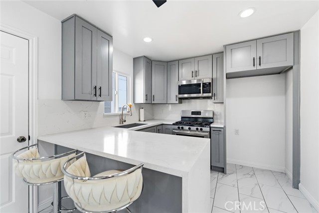 Detail Gallery Image 12 of 33 For 1118 E 77th, Los Angeles,  CA 90001 - 2 Beds | 1 Baths