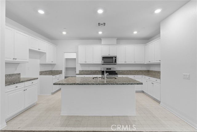 7640 Sweet Ranch Circle, Riverside CA: https://media.crmls.org/medias/d64e54b0-0835-4cb8-a1c9-6784a081df74.jpg
