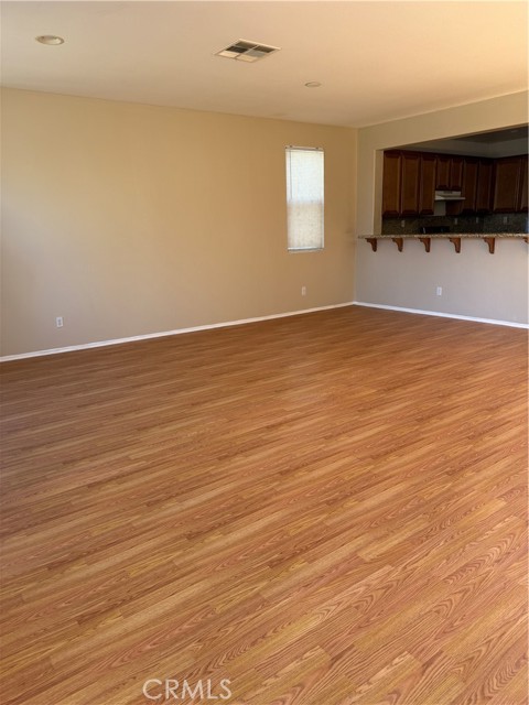 Detail Gallery Image 5 of 19 For 11946 Russell Ct, Victorville,  CA 92392 - 3 Beds | 2 Baths