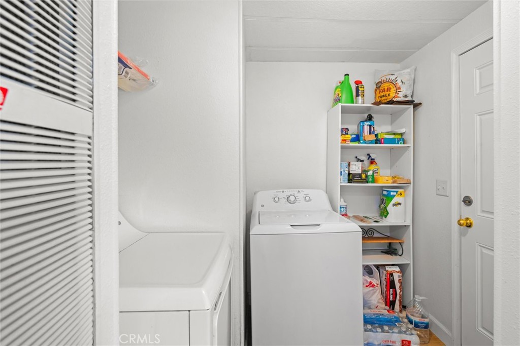 https://media.crmls.org/medias/d64f90c3-c045-45ab-a054-3df424165fcd.jpg?preset=X-Large