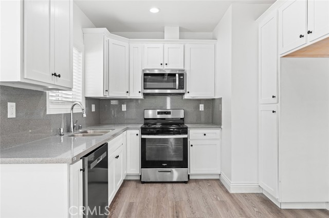 Detail Gallery Image 8 of 12 For 528 W 43rd St, Los Angeles,  CA 90037 - – Beds | – Baths