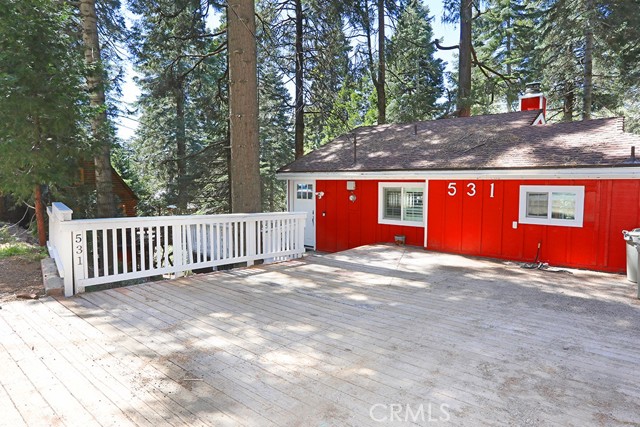 Detail Gallery Image 3 of 35 For 531 W Victoria Ct, Lake Arrowhead,  CA 92352 - 4 Beds | 2/1 Baths