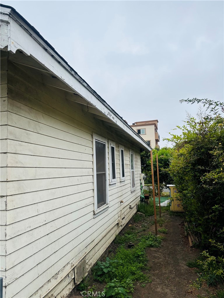 https://media.crmls.org/medias/d65072f2-2030-4811-9a7d-baf7f0bbd769.jpg?preset=X-Large