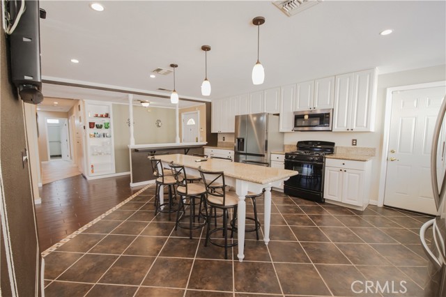 Detail Gallery Image 12 of 46 For 2327 Cienega, Highland,  CA 92346 - 5 Beds | 4 Baths