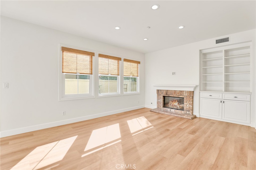 MLS #OC25270276 image #8